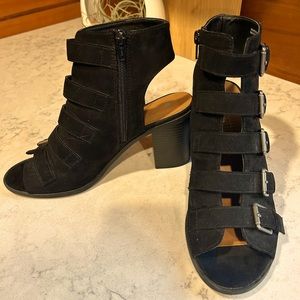 Dolcetta Black, Multi Silver Buckles, Open Toe, Block heel. Sz 9.5